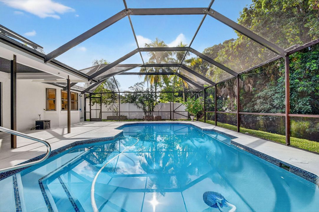 En Venta: $787,000 (3 camas, 3 baños, 2113 Pies cuadrados)