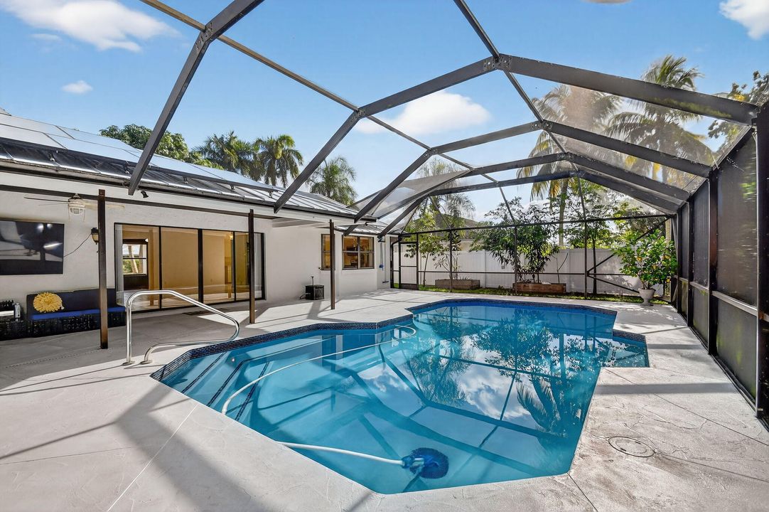 En Venta: $787,000 (3 camas, 3 baños, 2113 Pies cuadrados)