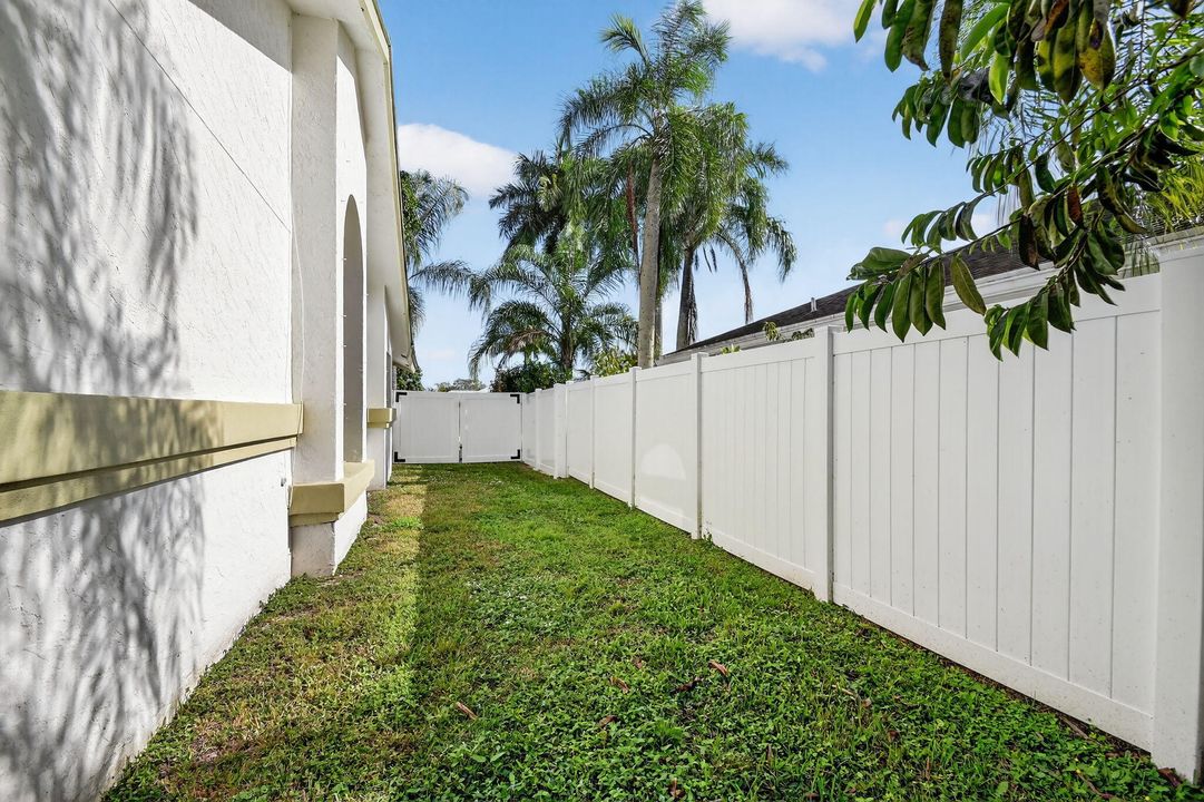 En Venta: $787,000 (3 camas, 3 baños, 2113 Pies cuadrados)