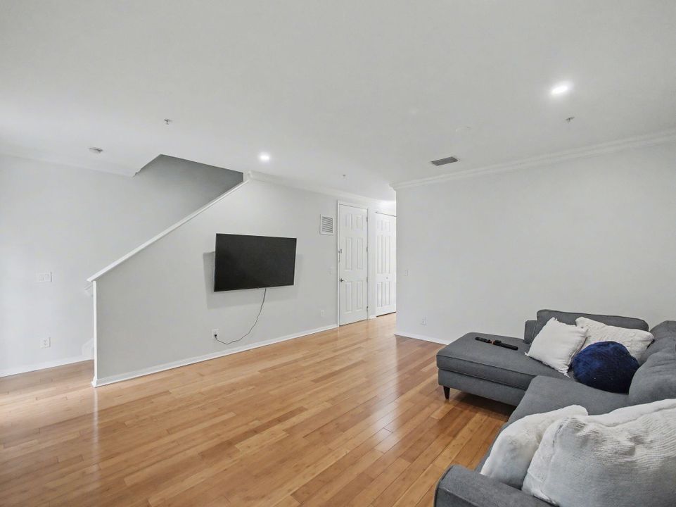 For Sale: $560,000 (3 beds, 2 baths, 1938 Square Feet)