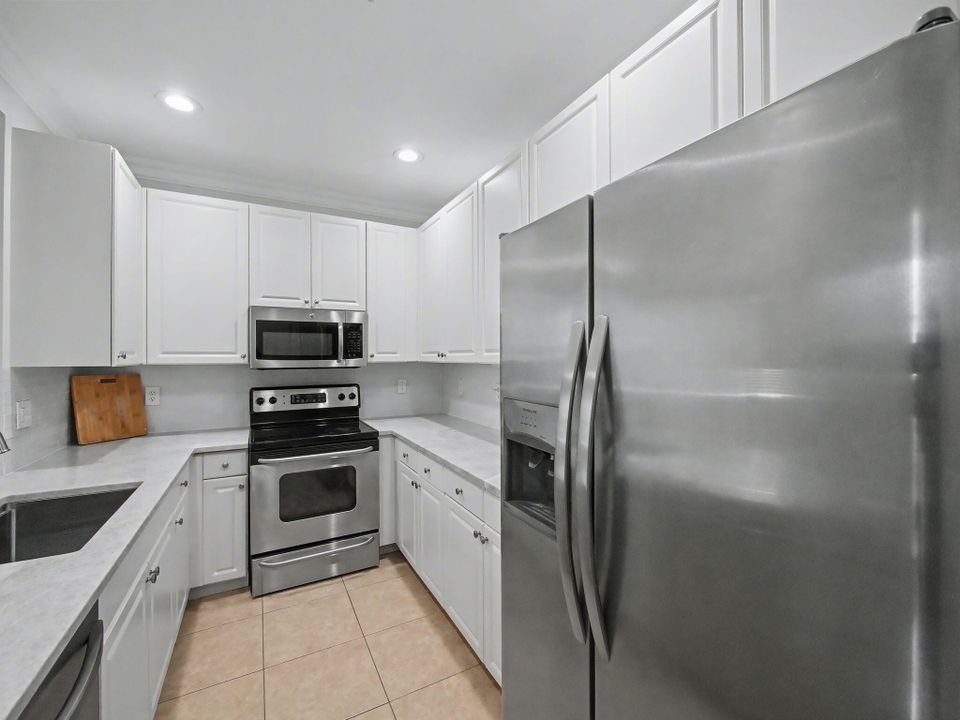 For Sale: $560,000 (3 beds, 2 baths, 1938 Square Feet)