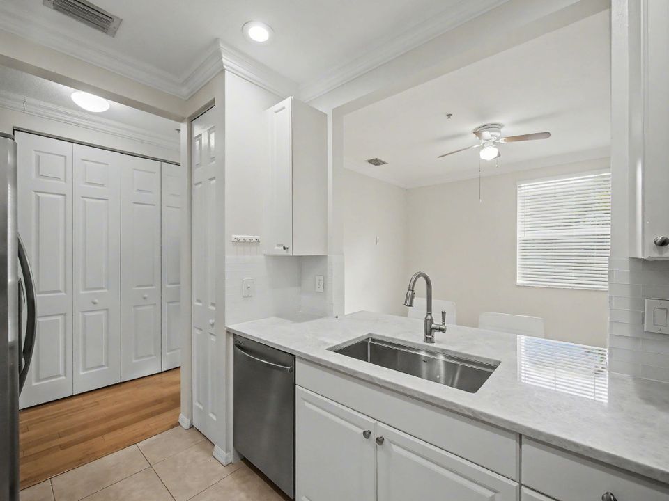 For Sale: $560,000 (3 beds, 2 baths, 1938 Square Feet)