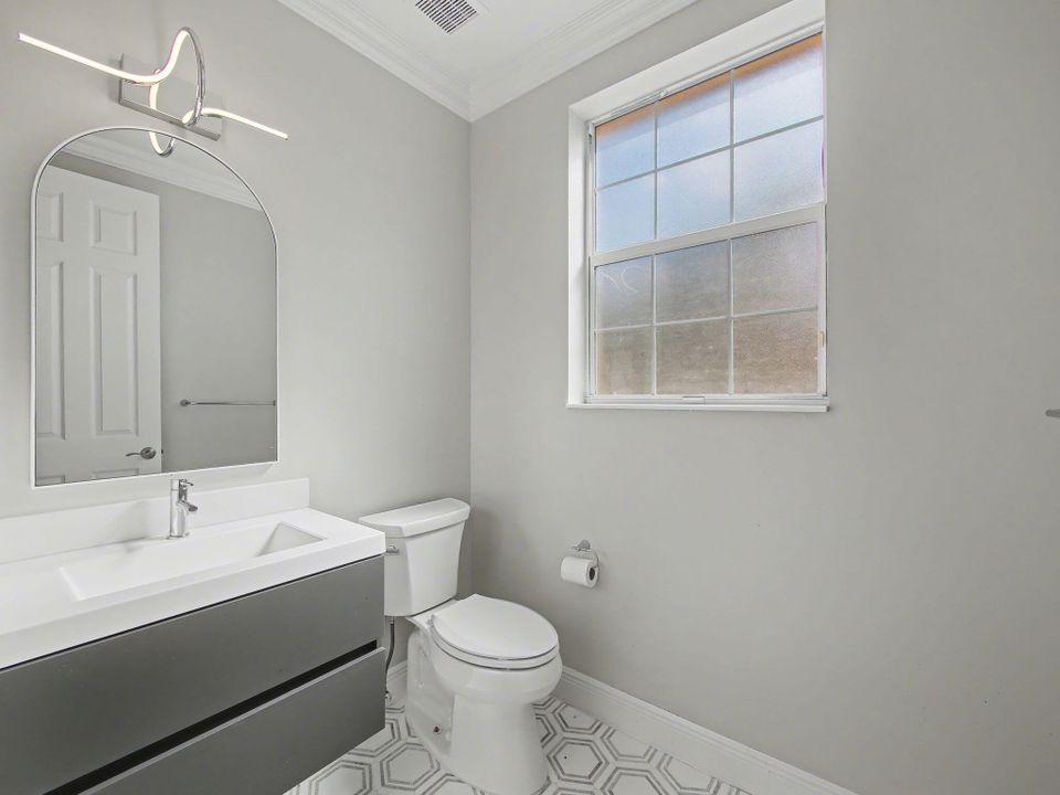 For Sale: $560,000 (3 beds, 2 baths, 1938 Square Feet)