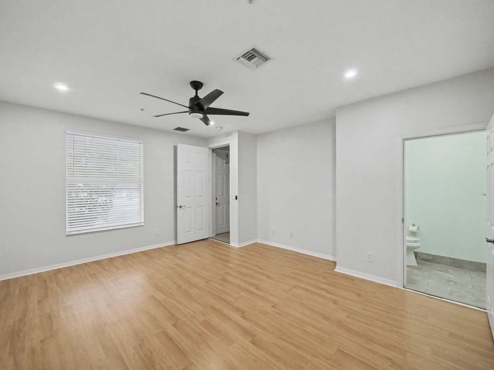 For Sale: $560,000 (3 beds, 2 baths, 1938 Square Feet)