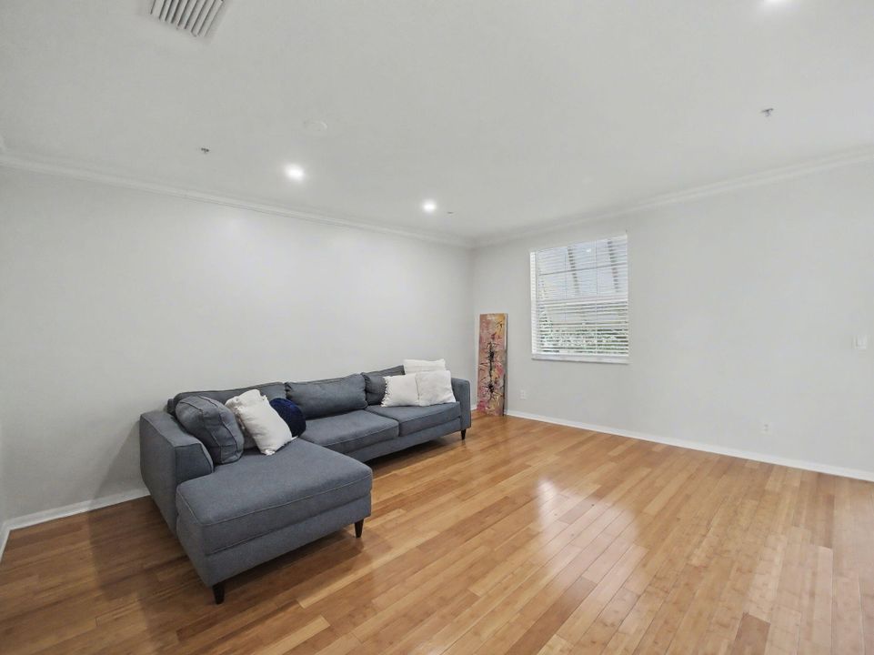 En Renta: $3,500 (3 camas, 2 baños, 1938 Pies cuadrados)