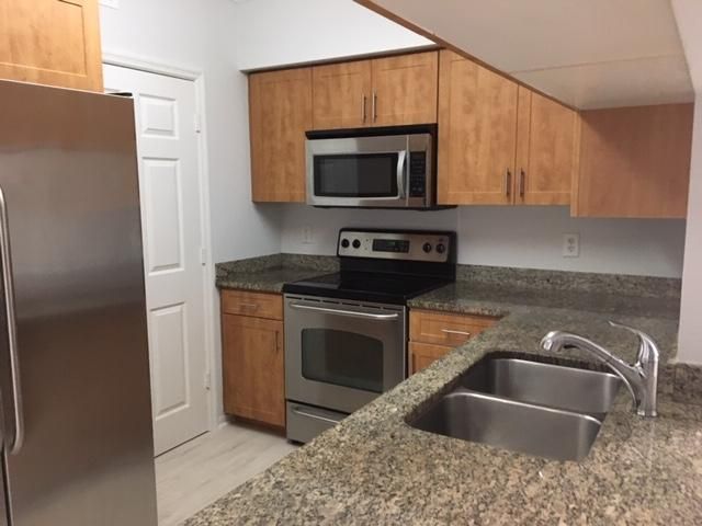 For Sale: $279,500 (2 beds, 2 baths, 1058 Square Feet)