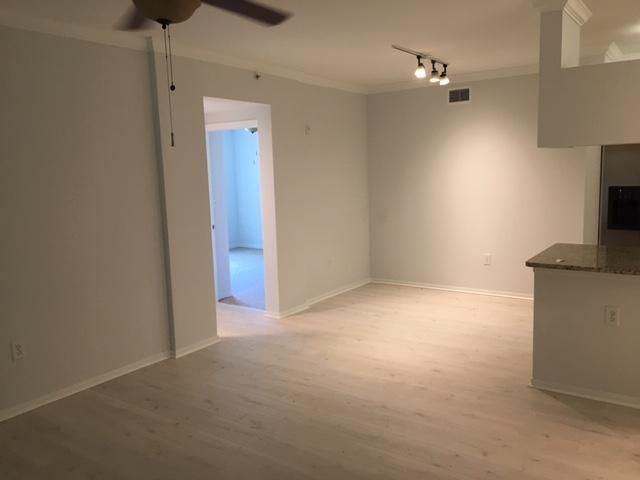 For Sale: $279,500 (2 beds, 2 baths, 1058 Square Feet)