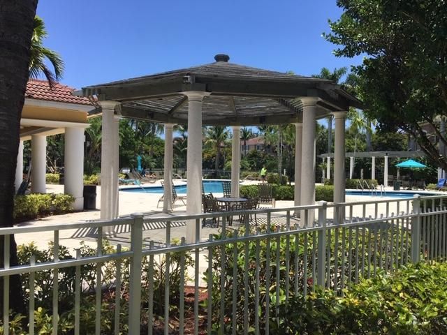 For Sale: $279,500 (2 beds, 2 baths, 1058 Square Feet)