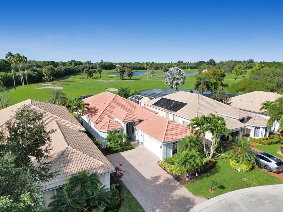 For Sale: $680,000 (3 beds, 4 baths, 2900 Square Feet)