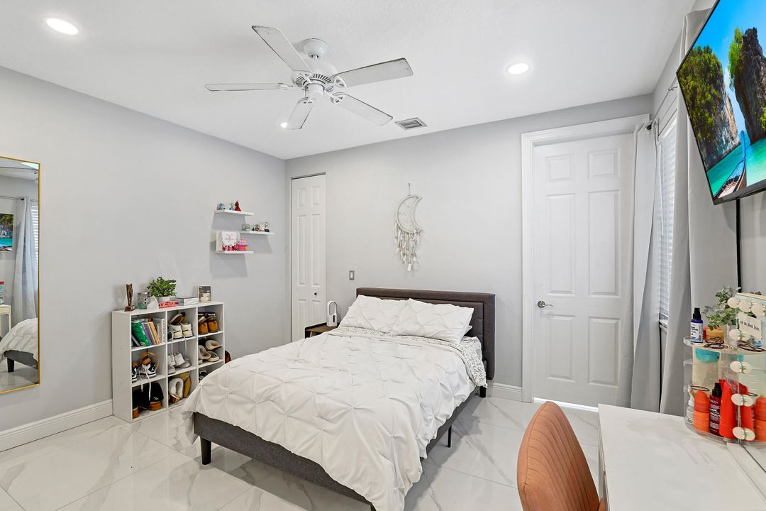 For Sale: $680,000 (3 beds, 4 baths, 2900 Square Feet)