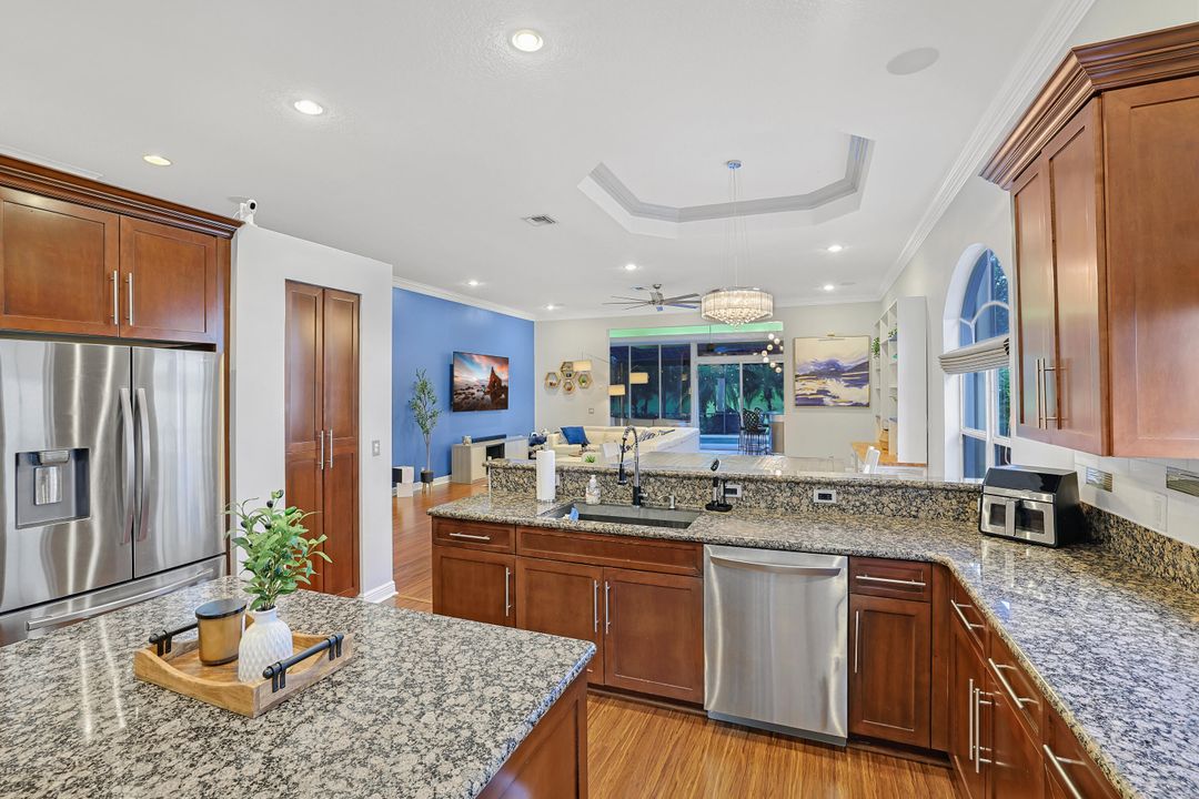 For Sale: $680,000 (3 beds, 4 baths, 2900 Square Feet)