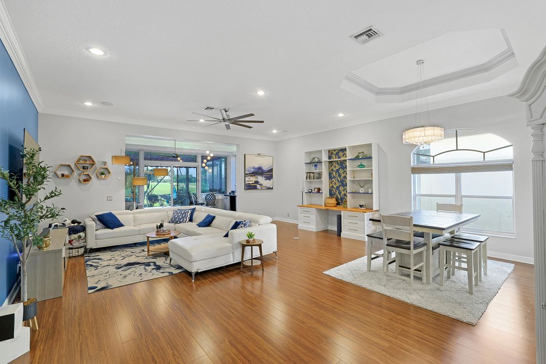 For Sale: $680,000 (3 beds, 4 baths, 2900 Square Feet)