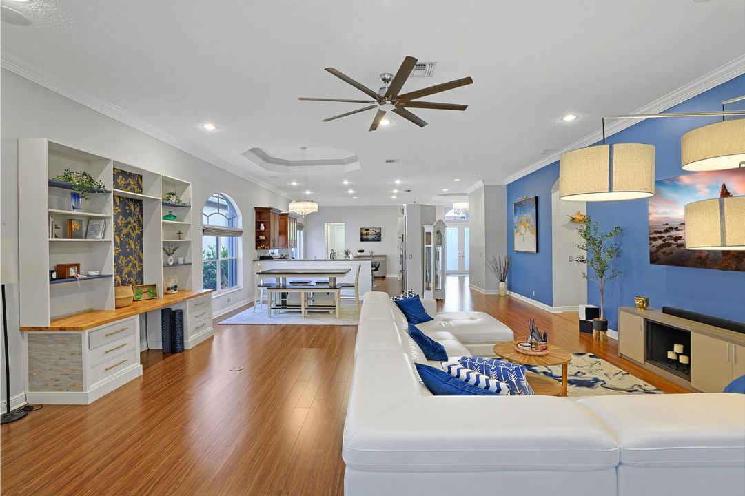 For Sale: $680,000 (3 beds, 4 baths, 2900 Square Feet)