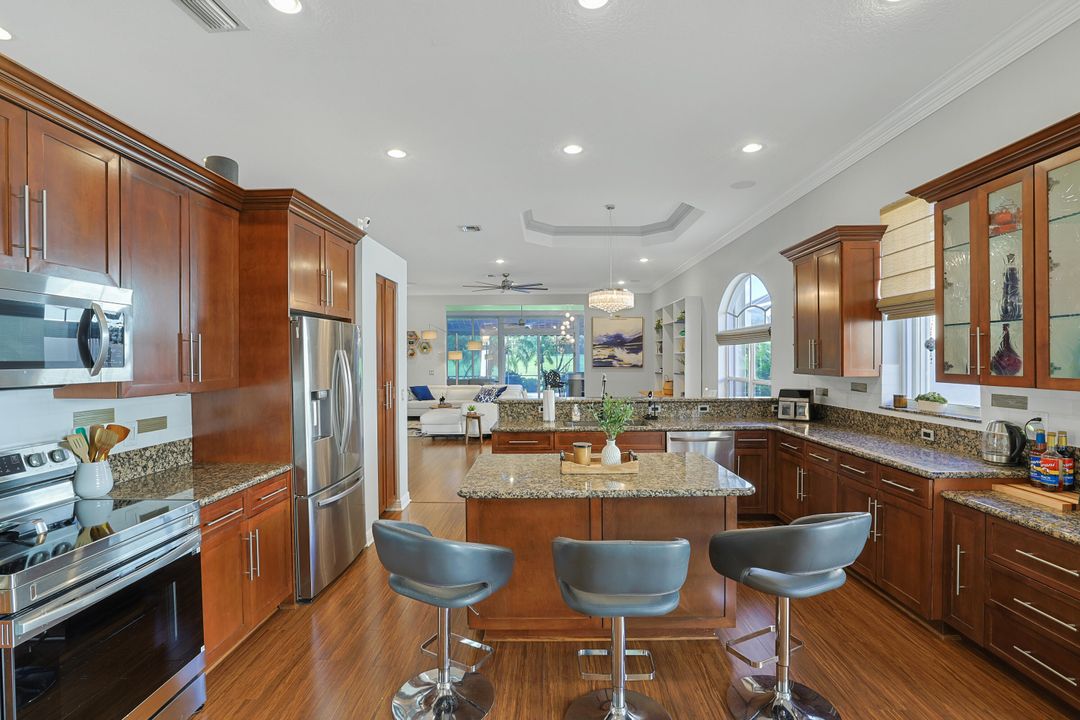 For Sale: $680,000 (3 beds, 4 baths, 2900 Square Feet)