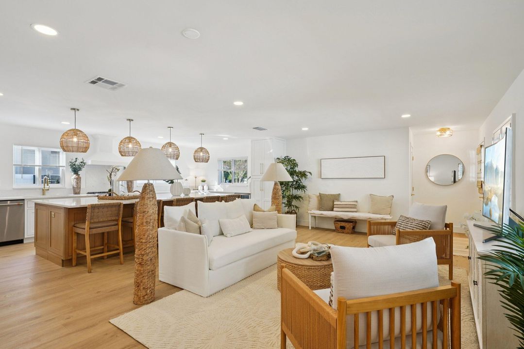 待售: $899,000 (2 贝兹, 2 浴室, 1320 平方英尺)