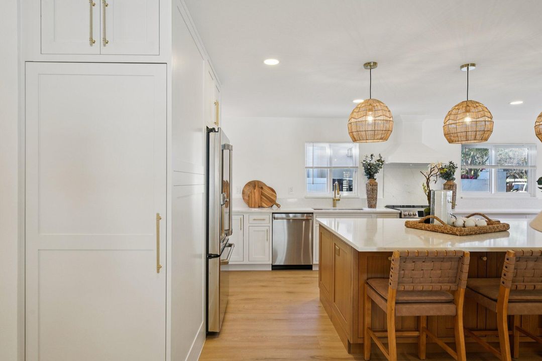 待售: $899,000 (2 贝兹, 2 浴室, 1320 平方英尺)