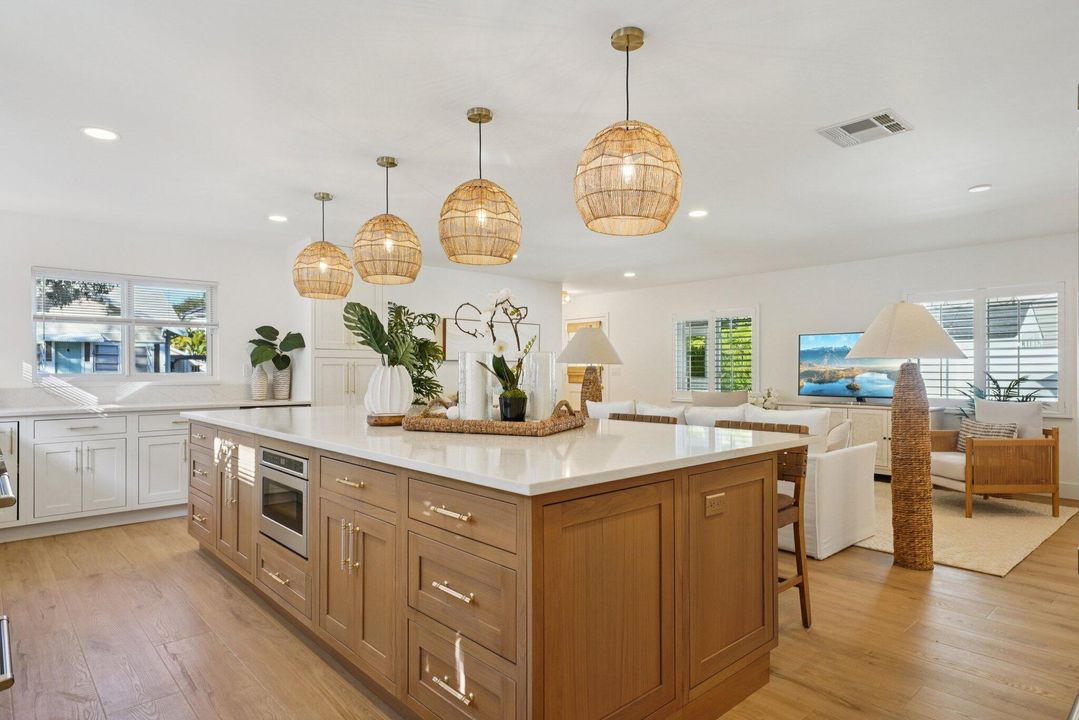 待售: $899,000 (2 贝兹, 2 浴室, 1320 平方英尺)