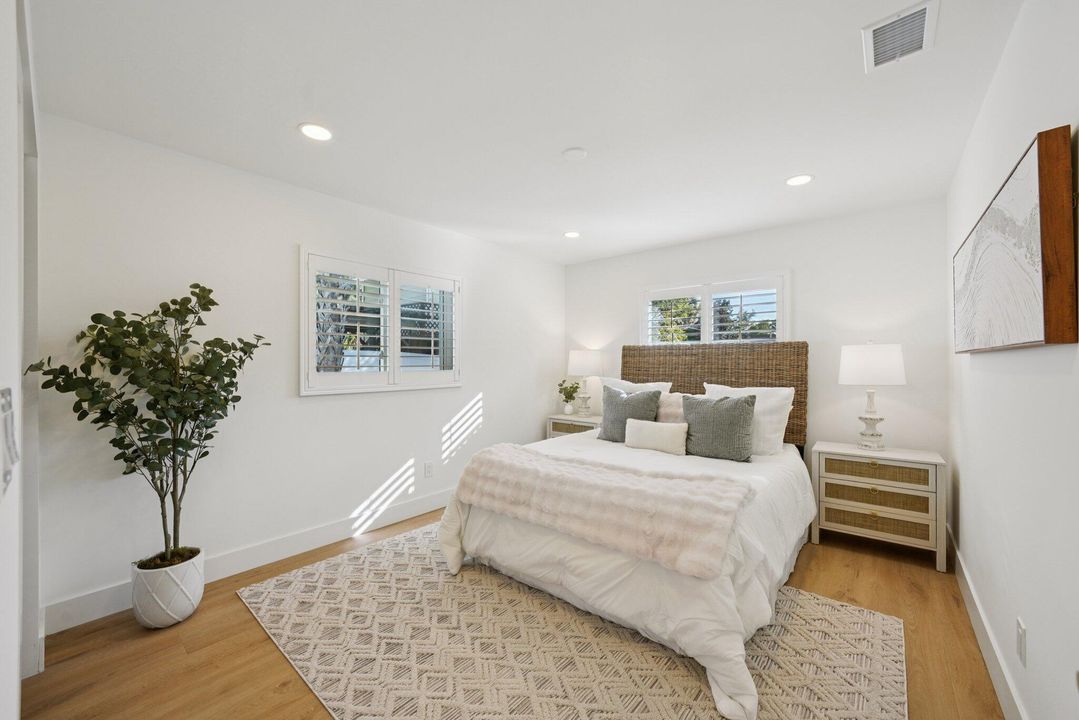 待售: $899,000 (2 贝兹, 2 浴室, 1320 平方英尺)