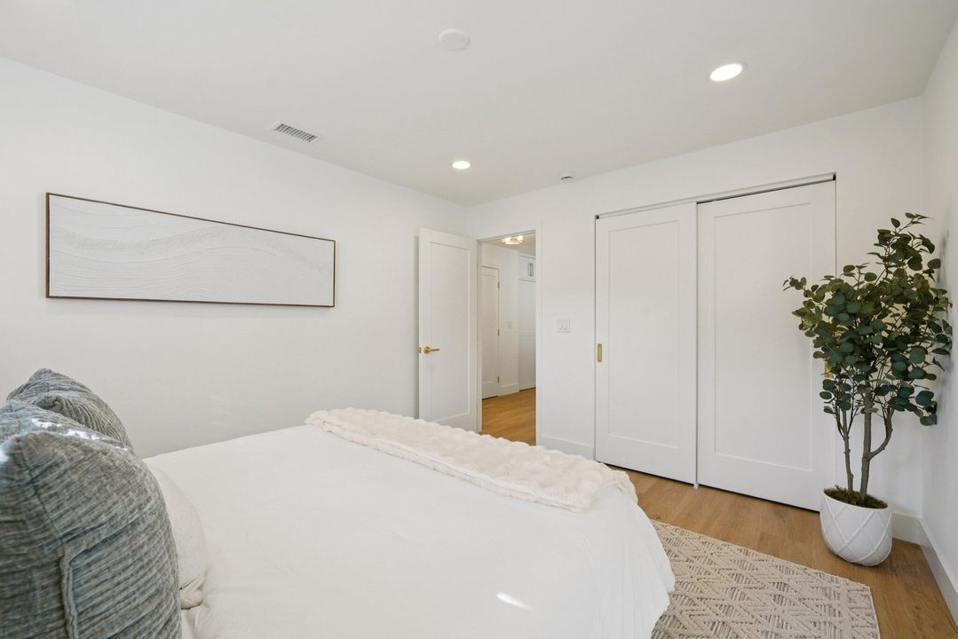 待售: $899,000 (2 贝兹, 2 浴室, 1320 平方英尺)