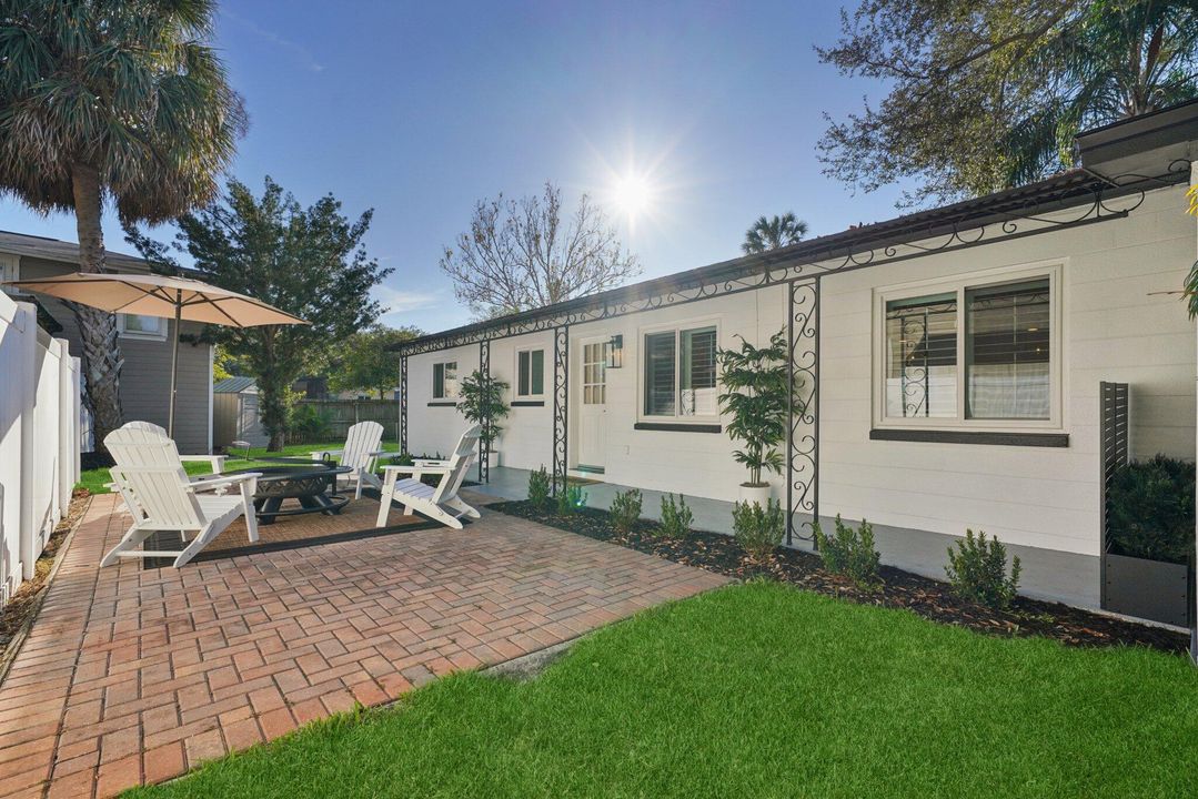 待售: $899,000 (2 贝兹, 2 浴室, 1320 平方英尺)