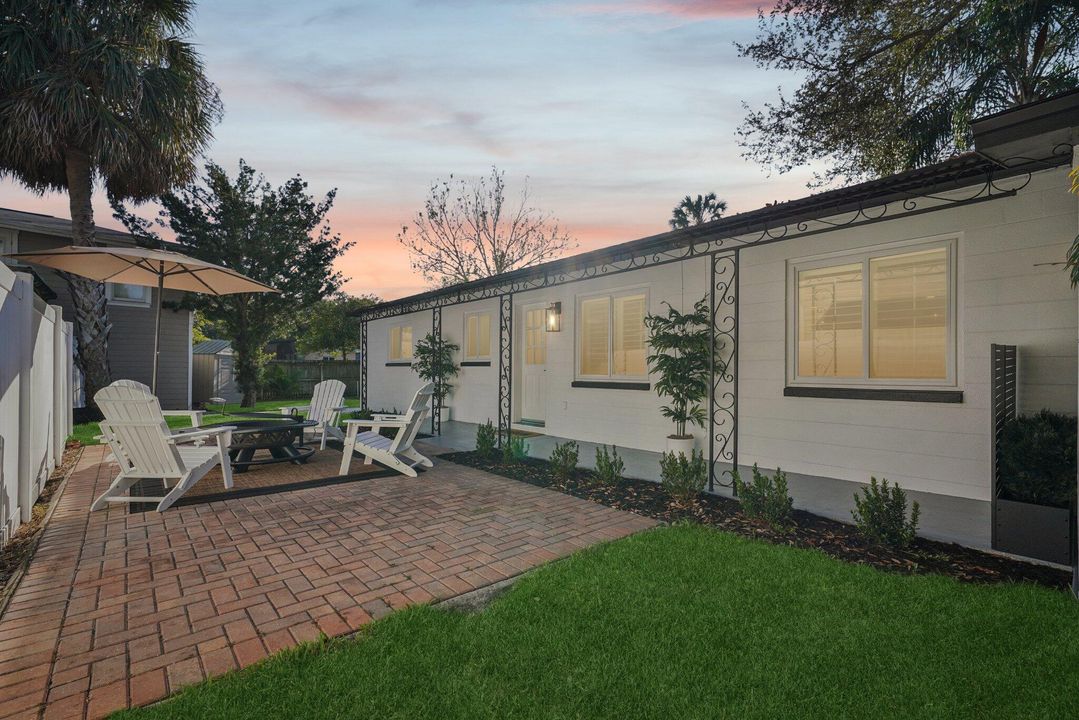 待售: $899,000 (2 贝兹, 2 浴室, 1320 平方英尺)