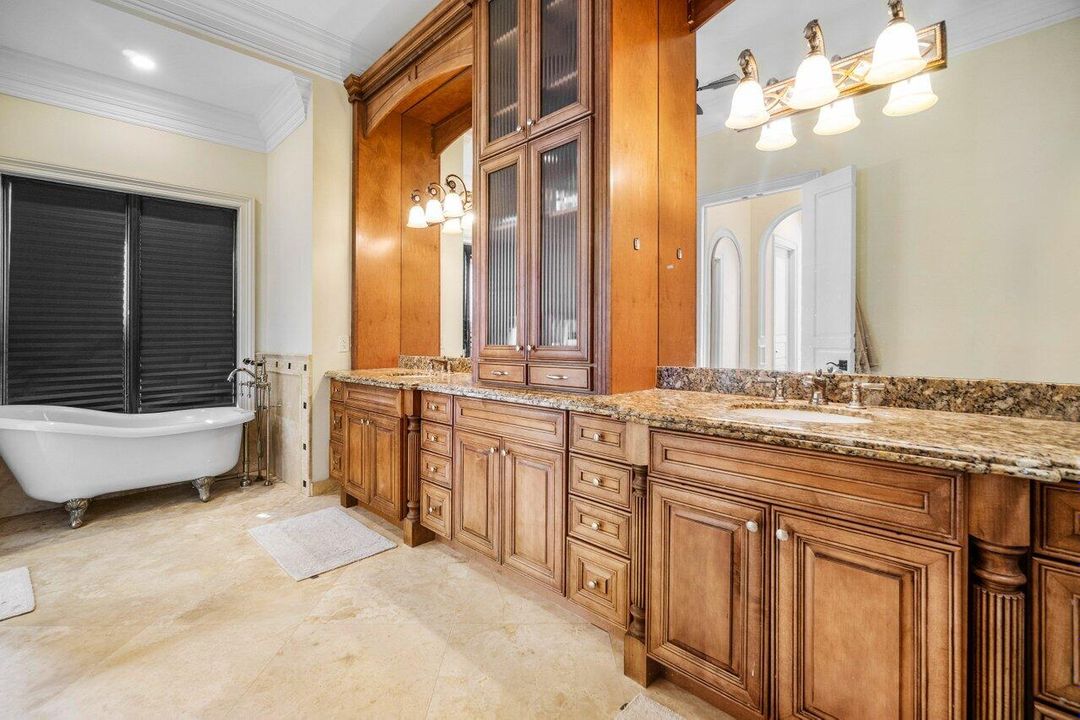 На продажу: $8,595,000 (5 спален, 4 ванн, 4741 Квадратных фут)