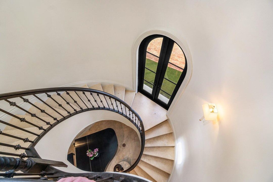 На продажу: $8,595,000 (5 спален, 4 ванн, 4741 Квадратных фут)