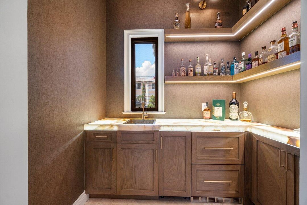 На продажу: $8,595,000 (5 спален, 4 ванн, 4741 Квадратных фут)