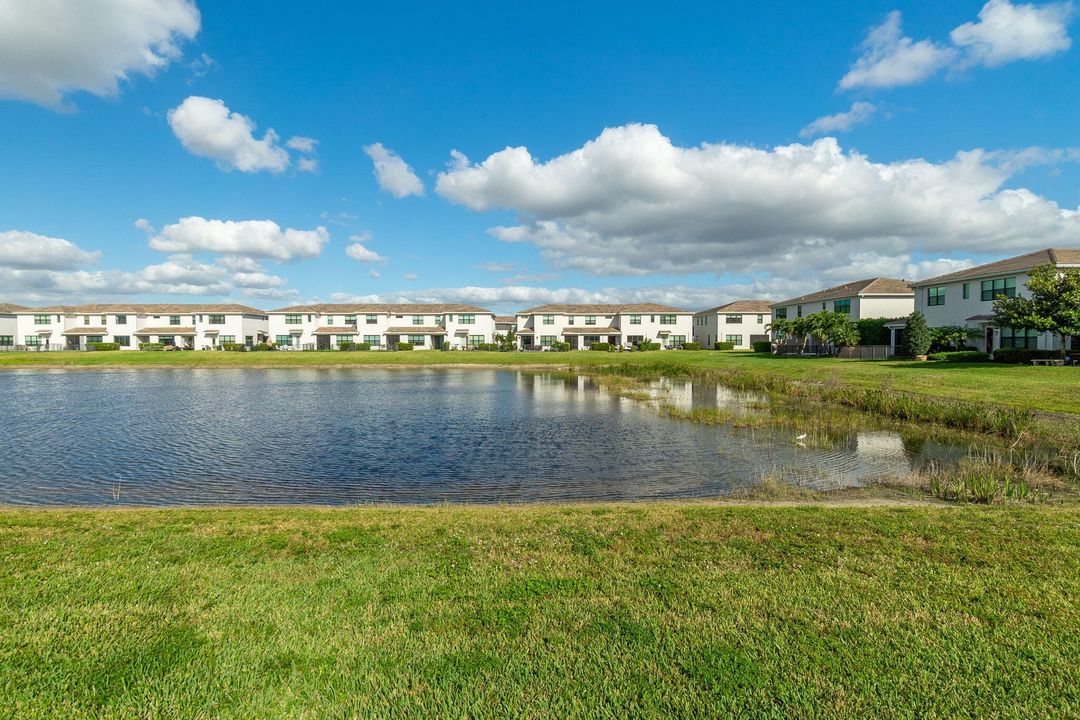 На продажу: $574,900 (4 спален, 2 ванн, 2076 Квадратных фут)