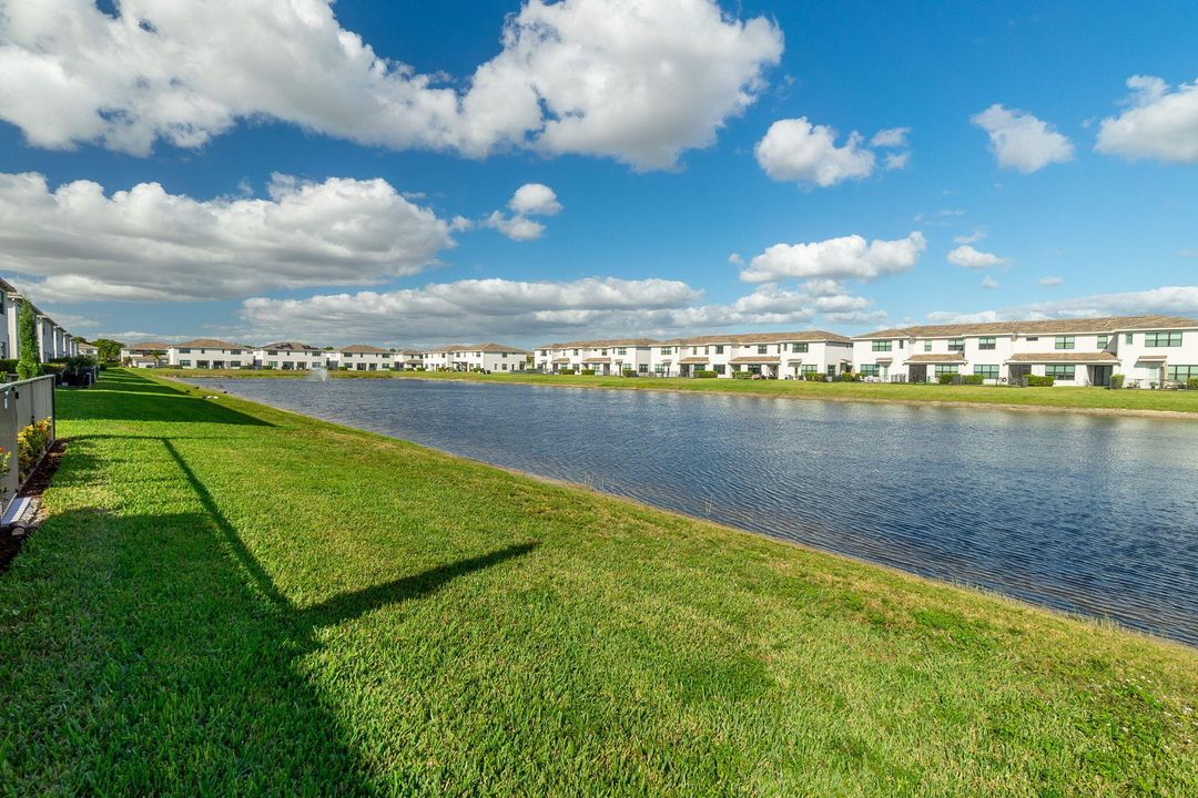 На продажу: $574,900 (4 спален, 2 ванн, 2076 Квадратных фут)