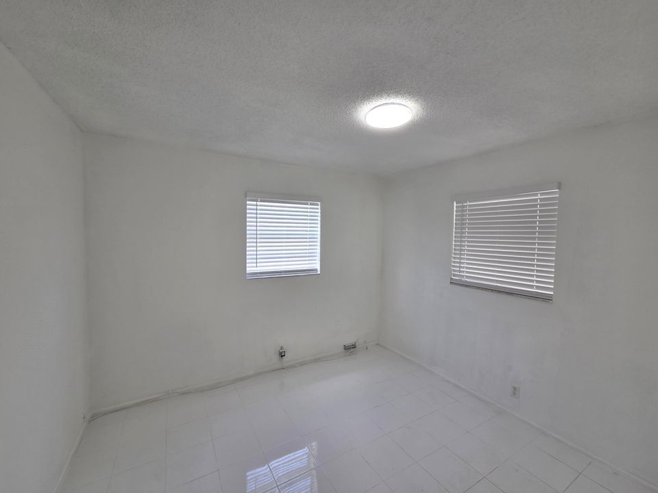 For Rent: $2,100 (2 beds, 1 baths, 800 Square Feet)