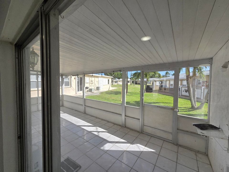 For Rent: $2,100 (2 beds, 1 baths, 800 Square Feet)