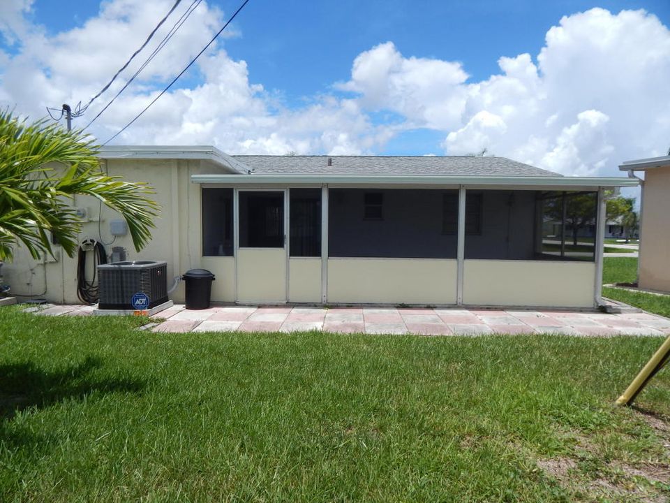 For Rent: $2,100 (2 beds, 1 baths, 800 Square Feet)