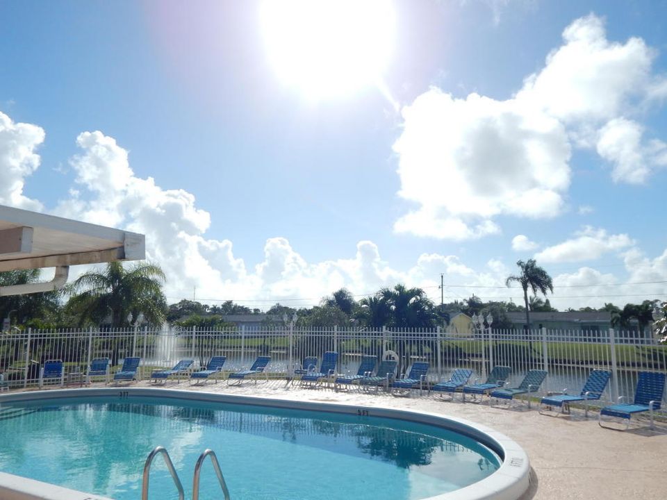 For Rent: $2,100 (2 beds, 1 baths, 800 Square Feet)