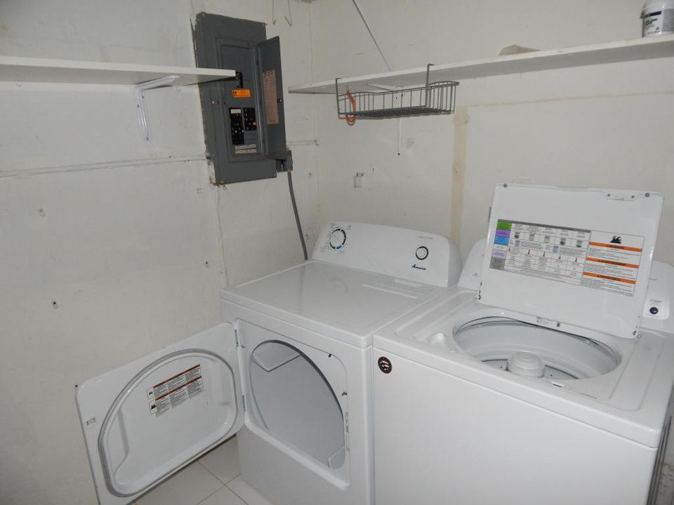 For Rent: $2,100 (2 beds, 1 baths, 800 Square Feet)