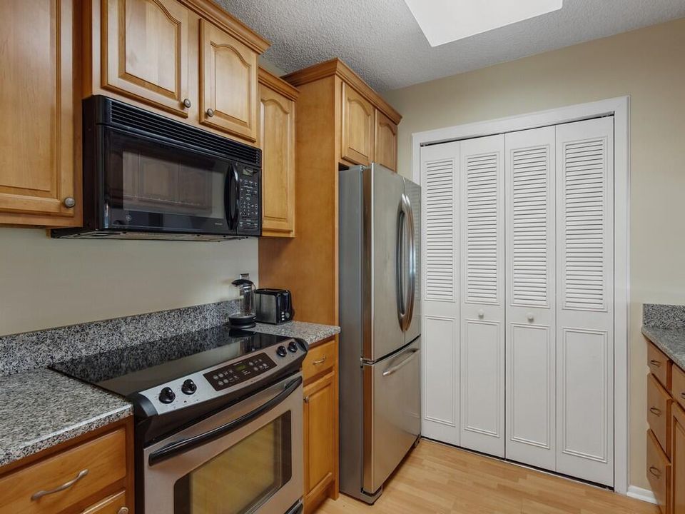 For Sale: $155,000 (2 beds, 2 baths, 1188 Square Feet)