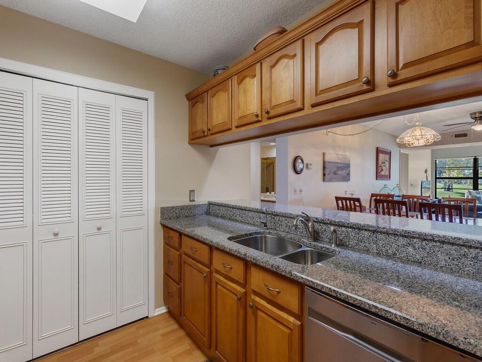 For Sale: $155,000 (2 beds, 2 baths, 1188 Square Feet)