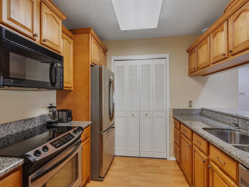 For Sale: $155,000 (2 beds, 2 baths, 1188 Square Feet)