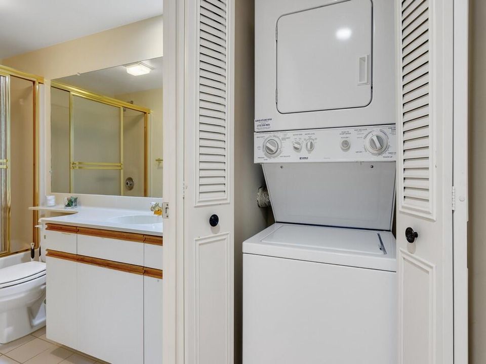 For Sale: $155,000 (2 beds, 2 baths, 1188 Square Feet)