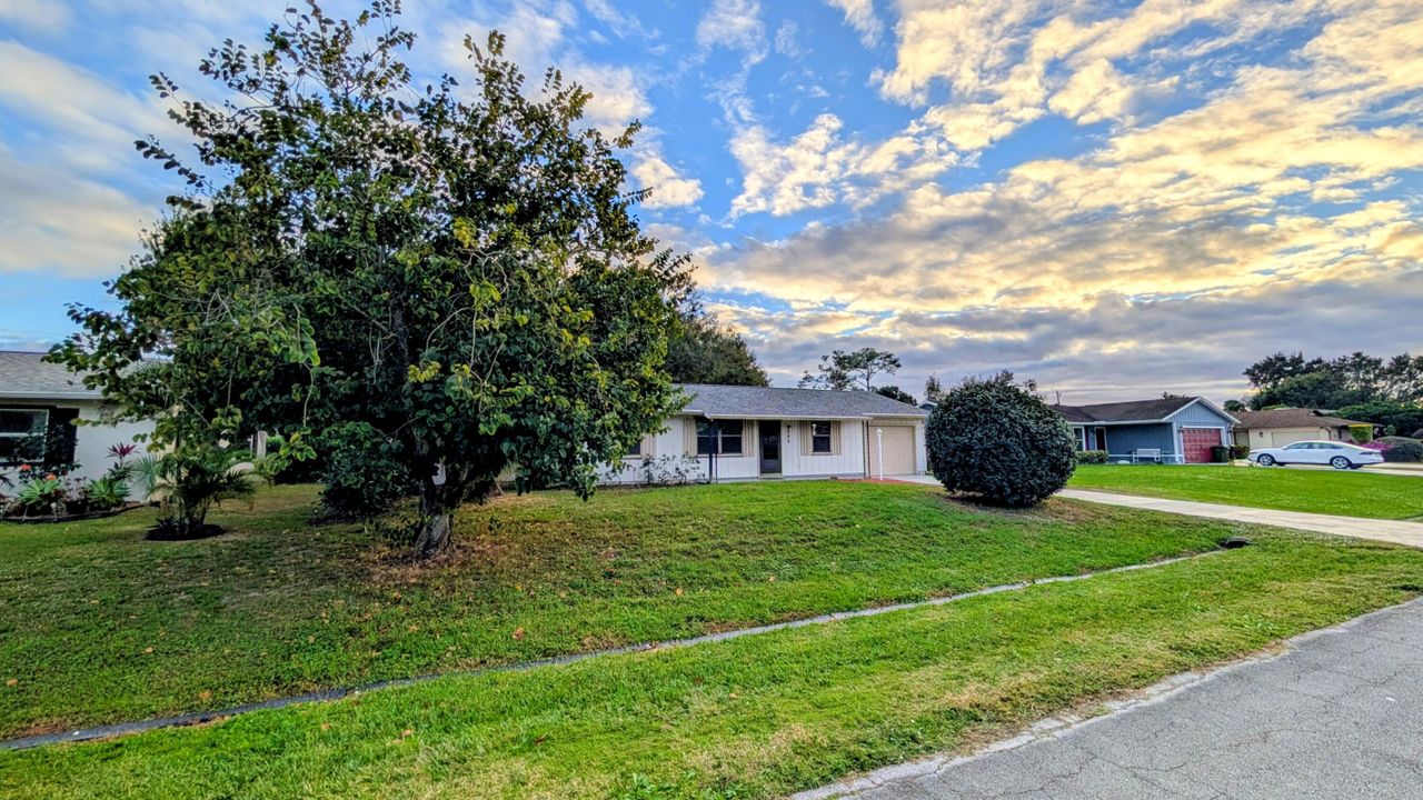 待售: $295,995 (2 贝兹, 2 浴室, 925 平方英尺)