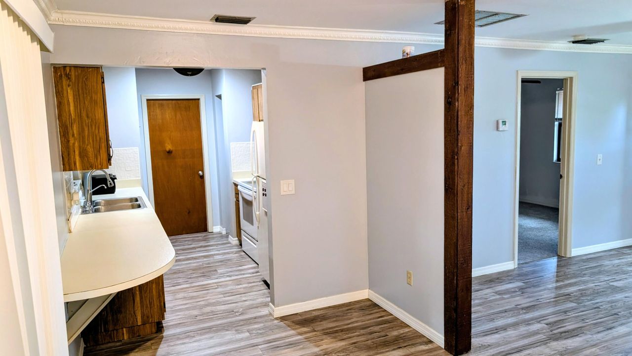 待售: $295,995 (2 贝兹, 2 浴室, 925 平方英尺)