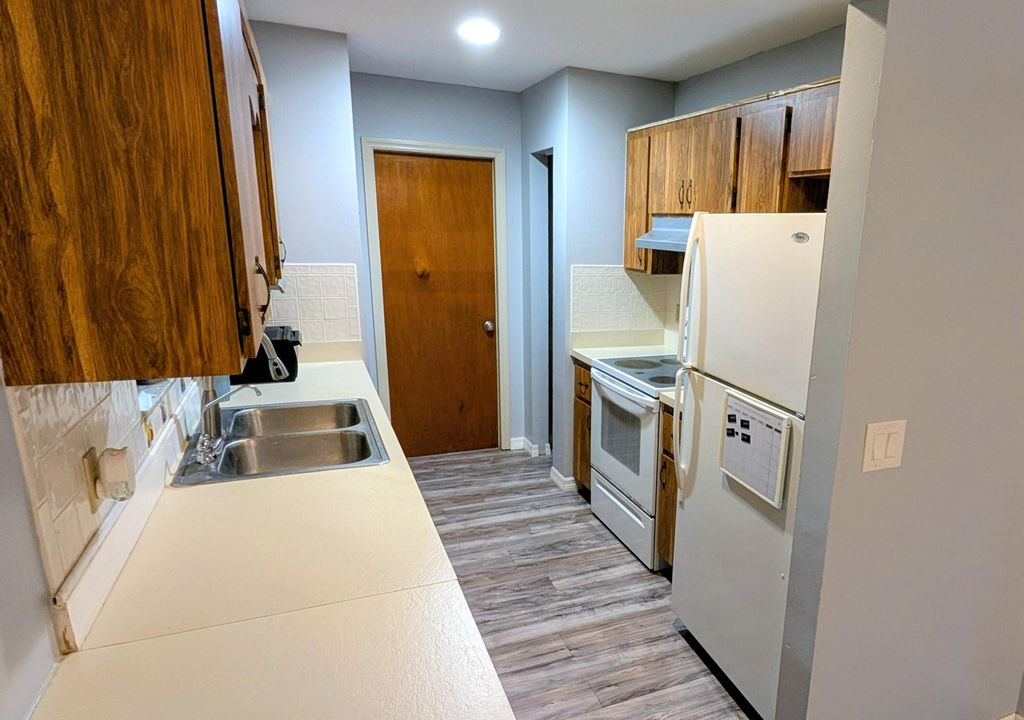 待售: $295,995 (2 贝兹, 2 浴室, 925 平方英尺)