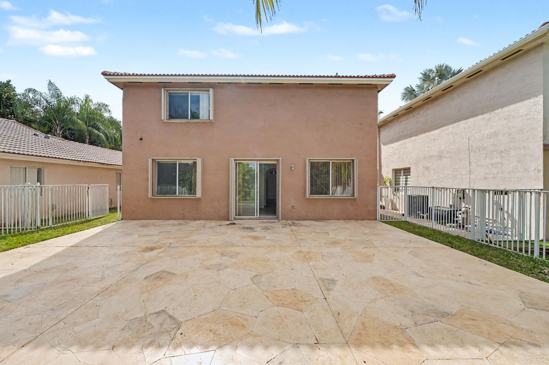 En Venta: $647,999 (4 camas, 2 baños, 1906 Pies cuadrados)