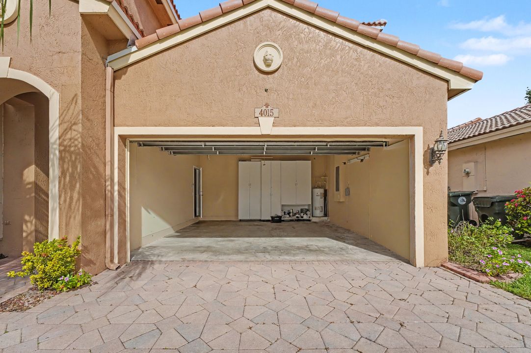 En Venta: $647,999 (4 camas, 2 baños, 1906 Pies cuadrados)