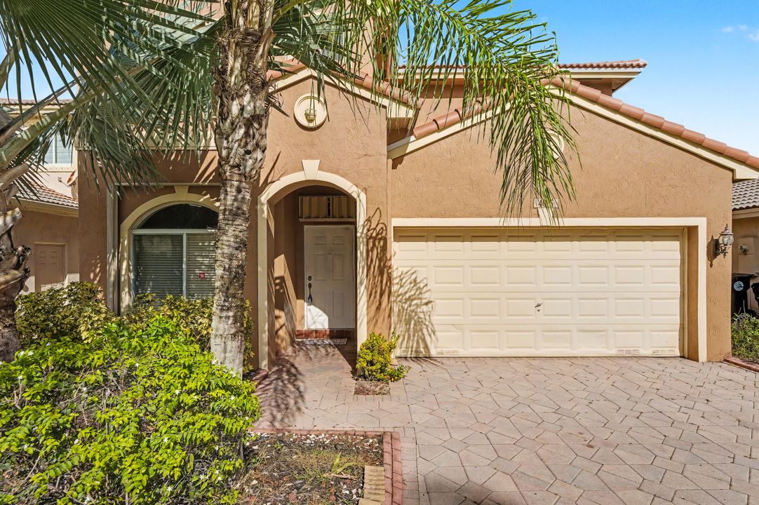 En Venta: $647,999 (4 camas, 2 baños, 1906 Pies cuadrados)