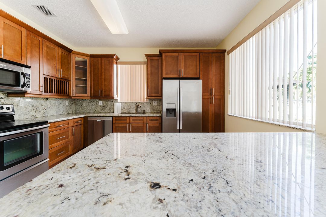 En Venta: $647,999 (4 camas, 2 baños, 1906 Pies cuadrados)