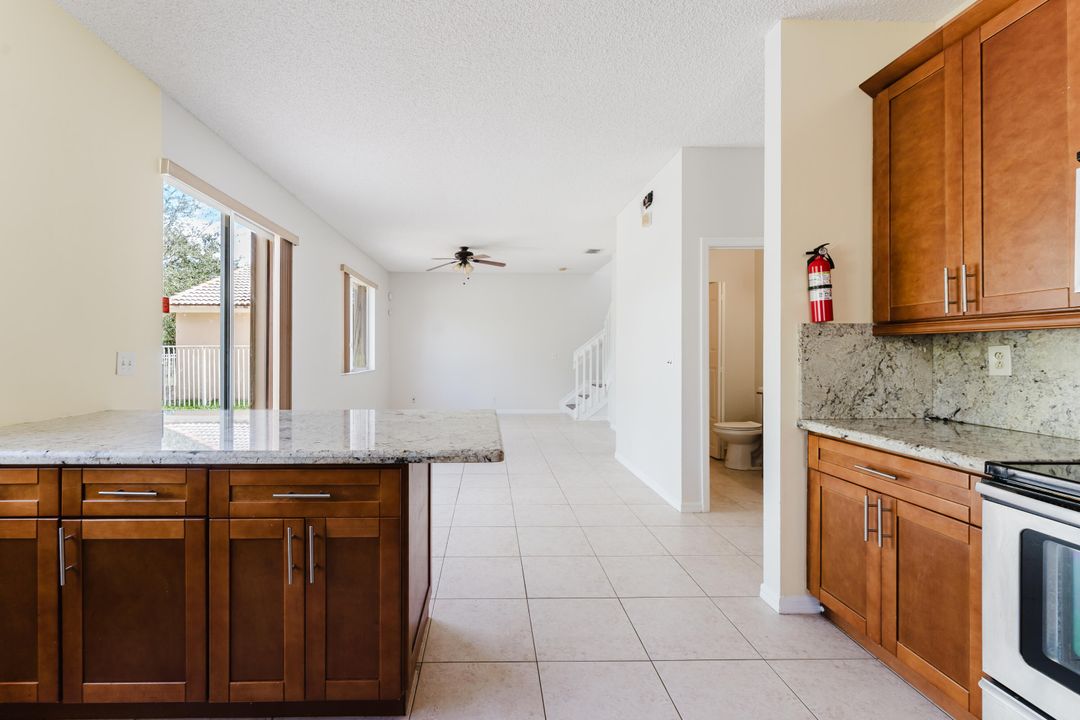 En Venta: $647,999 (4 camas, 2 baños, 1906 Pies cuadrados)