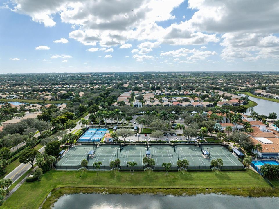 For Sale: $845,000 (3 beds, 2 baths, 2099 Square Feet)