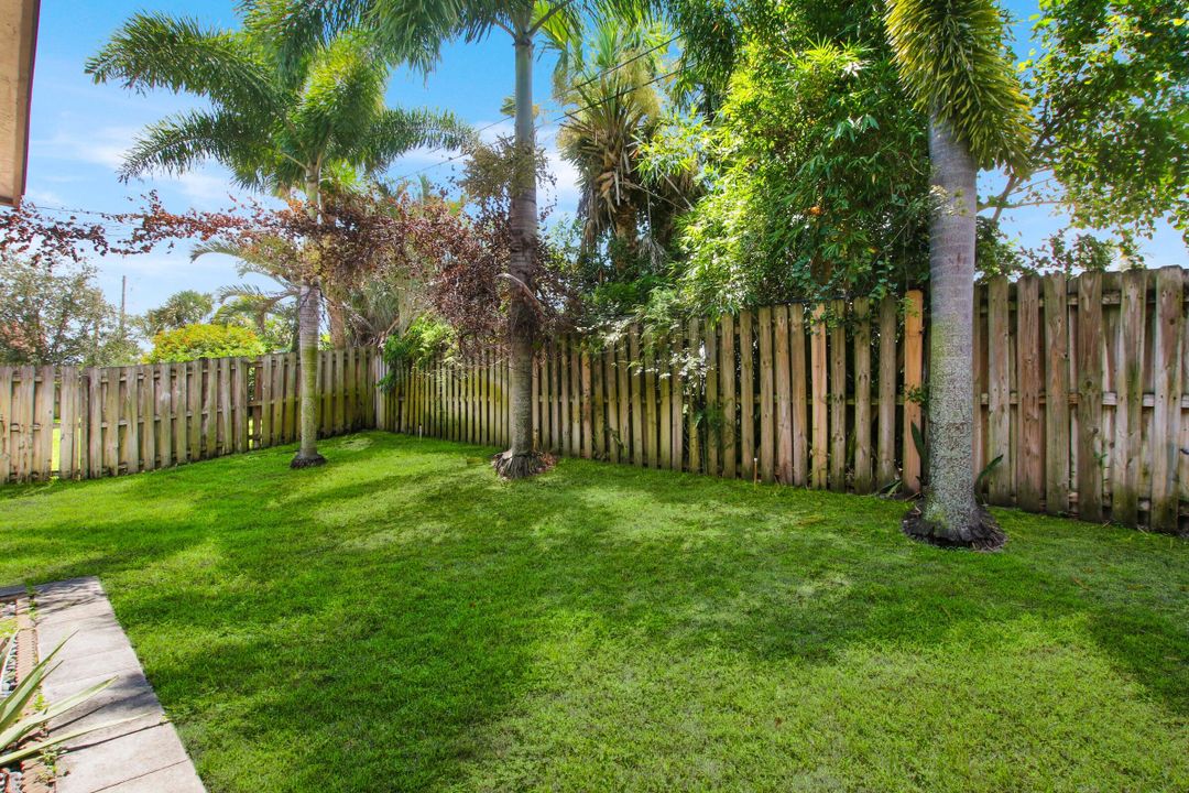 For Rent: $3,200 (3 beds, 2 baths, 1657 Square Feet)