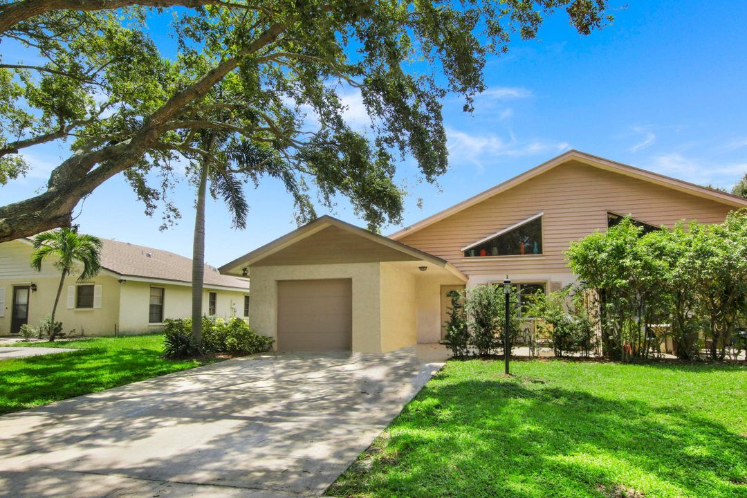 For Rent: $3,200 (3 beds, 2 baths, 1657 Square Feet)